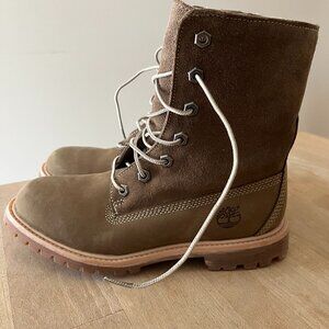 Timberland Boots Fold Down Fleece Lined in Taupe